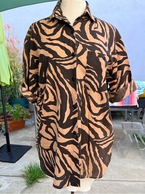 Women’s Amazing Vintage Black and Tan Zebra Print Button-Up Top